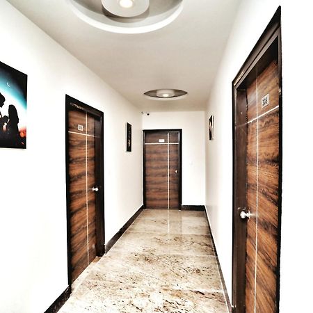 Airport Hotel Delhi Aerocity, 15 Mins Yashobhoomi Нью-Дели Экстерьер фото