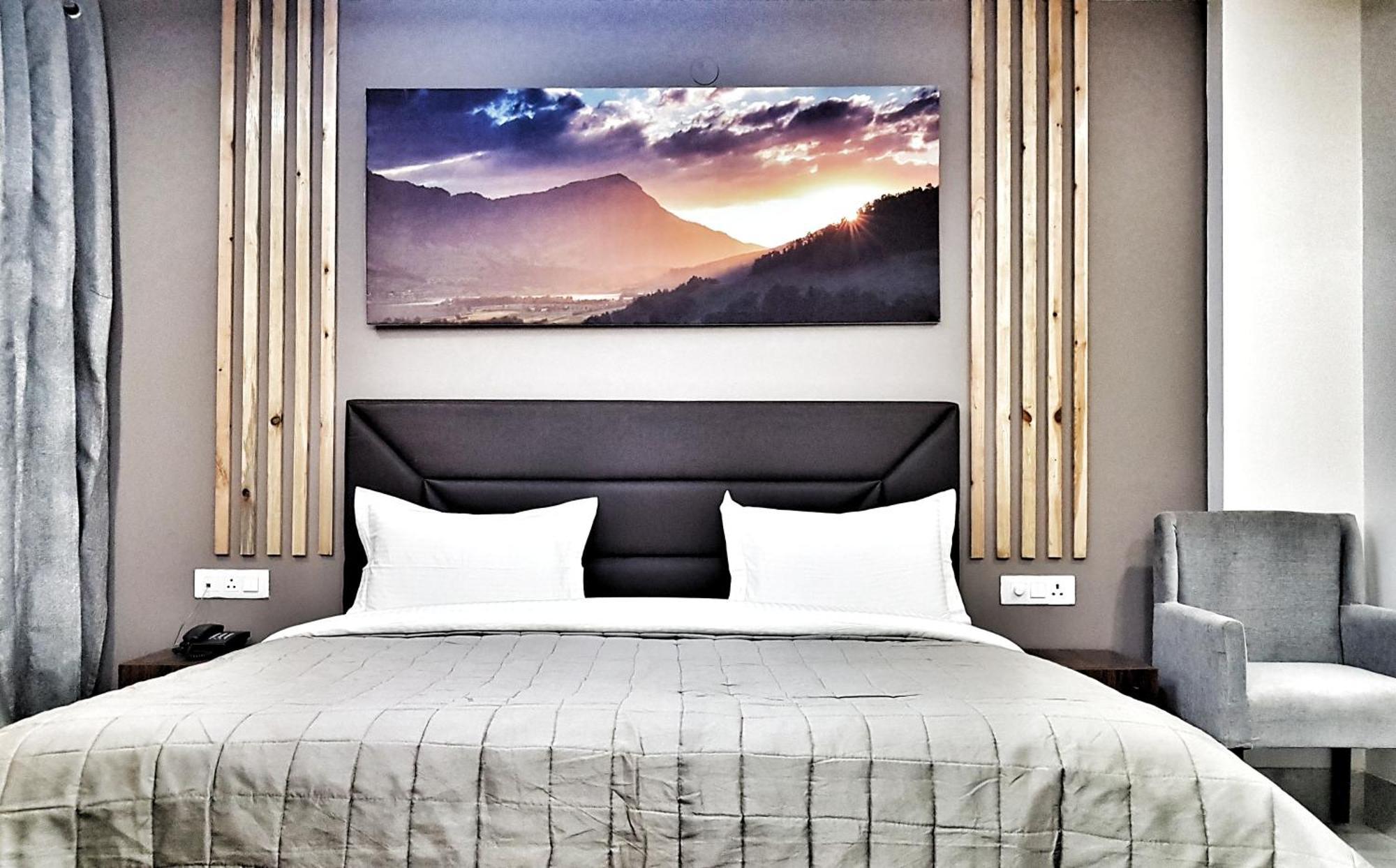 Airport Hotel Delhi Aerocity, 15 Mins Yashobhoomi Нью-Дели Экстерьер фото