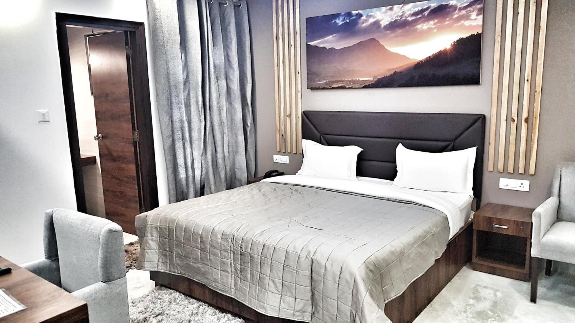 Airport Hotel Delhi Aerocity, 15 Mins Yashobhoomi Нью-Дели Экстерьер фото