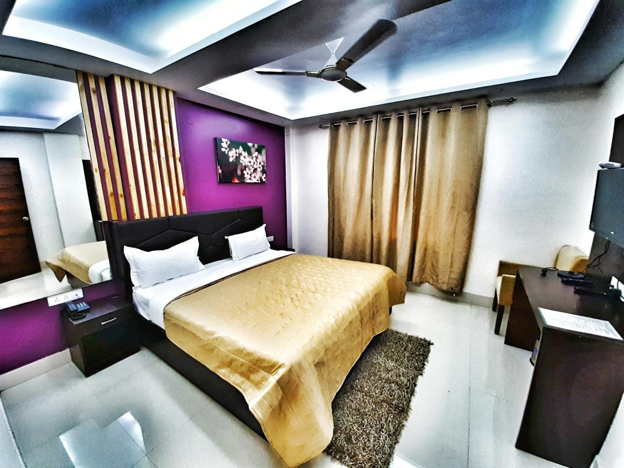 Airport Hotel Delhi Aerocity, 15 Mins Yashobhoomi Нью-Дели Экстерьер фото