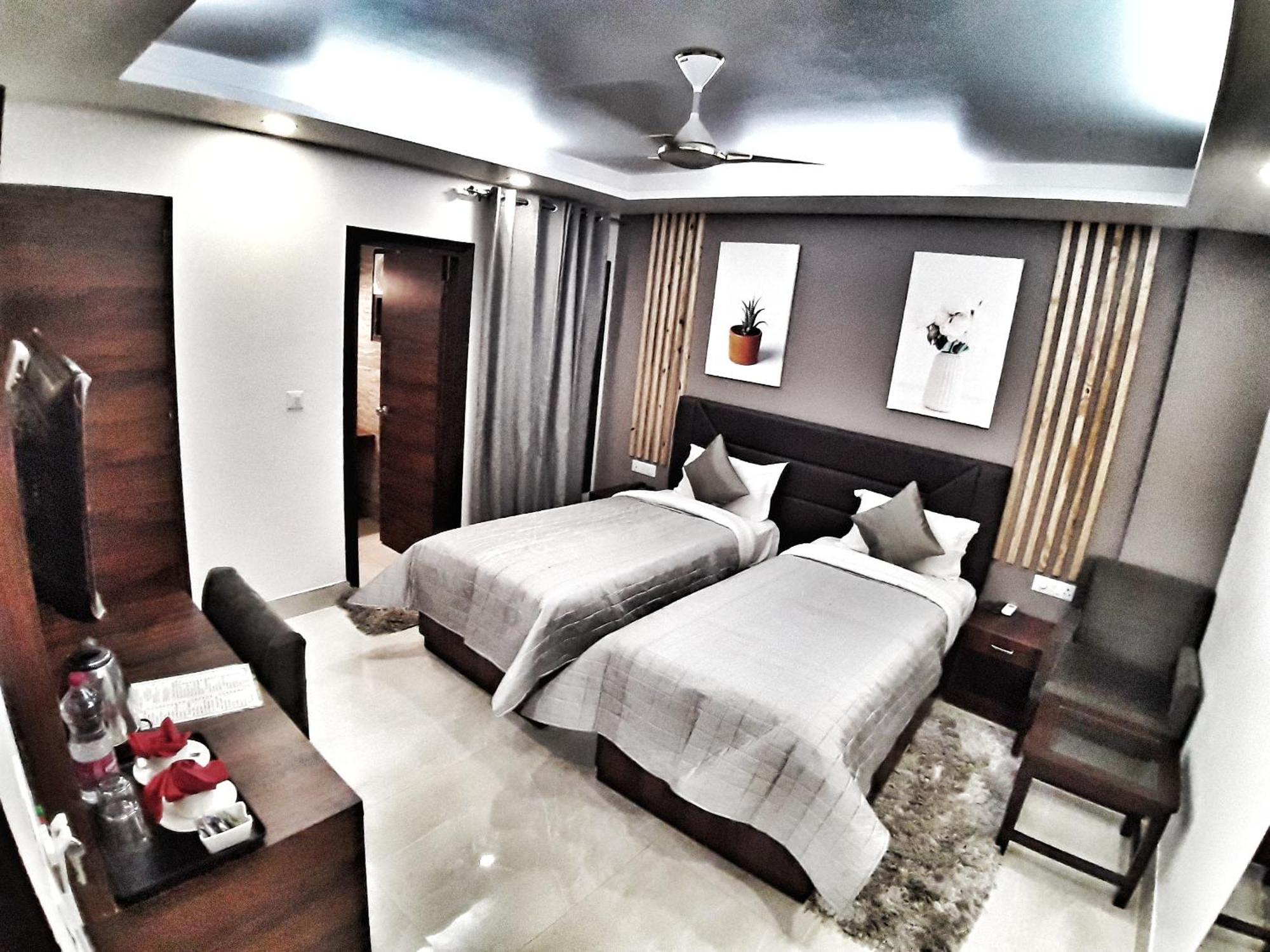 Airport Hotel Delhi Aerocity, 15 Mins Yashobhoomi Нью-Дели Экстерьер фото