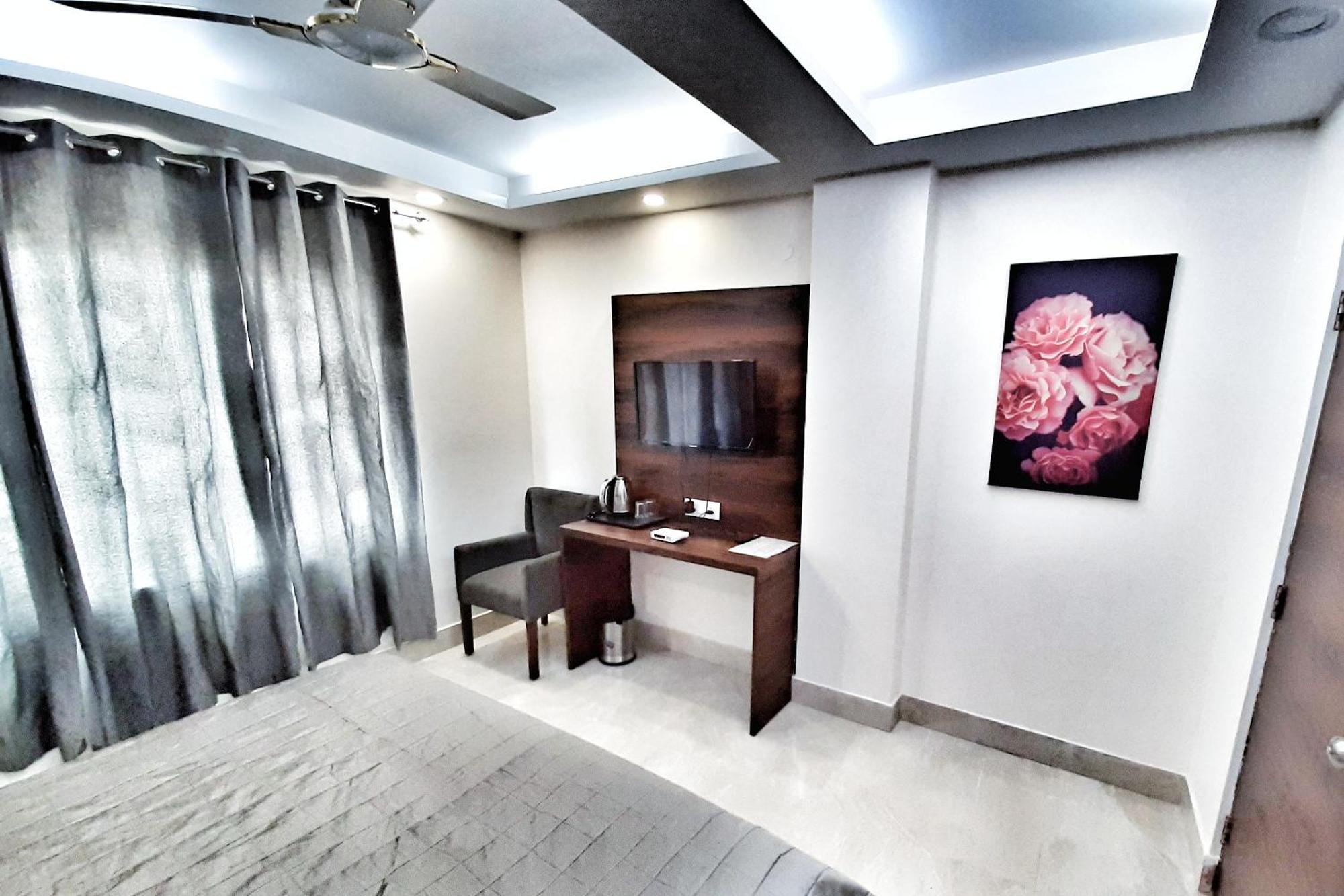 Airport Hotel Delhi Aerocity, 15 Mins Yashobhoomi Нью-Дели Экстерьер фото