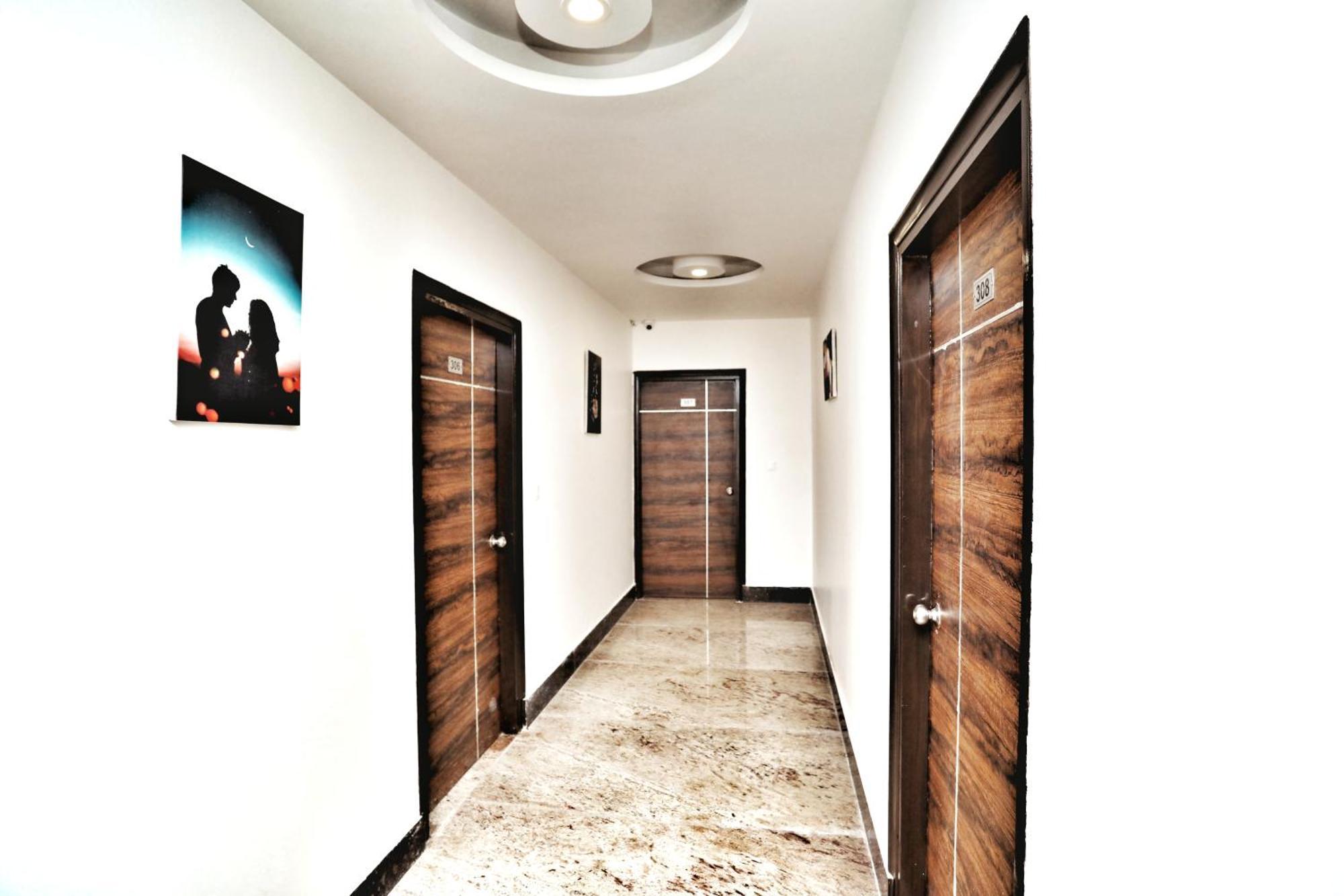 Airport Hotel Delhi Aerocity, 15 Mins Yashobhoomi Нью-Дели Экстерьер фото