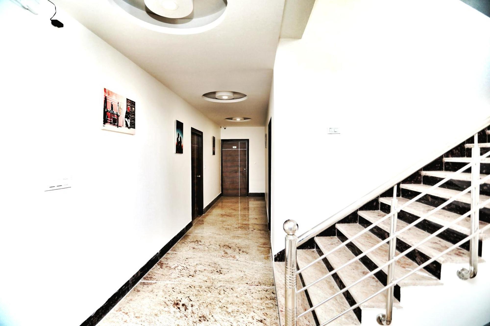 Airport Hotel Delhi Aerocity, 15 Mins Yashobhoomi Нью-Дели Экстерьер фото