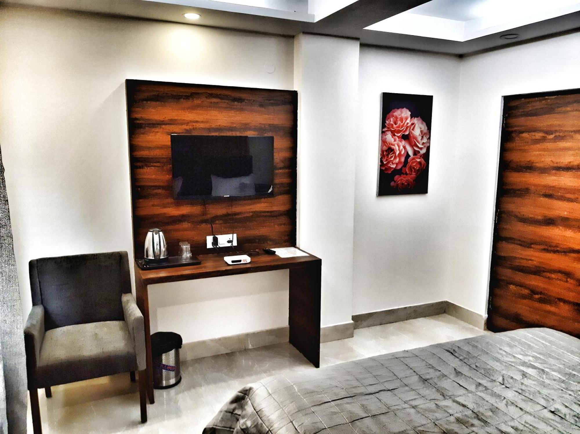 Airport Hotel Delhi Aerocity, 15 Mins Yashobhoomi Нью-Дели Экстерьер фото