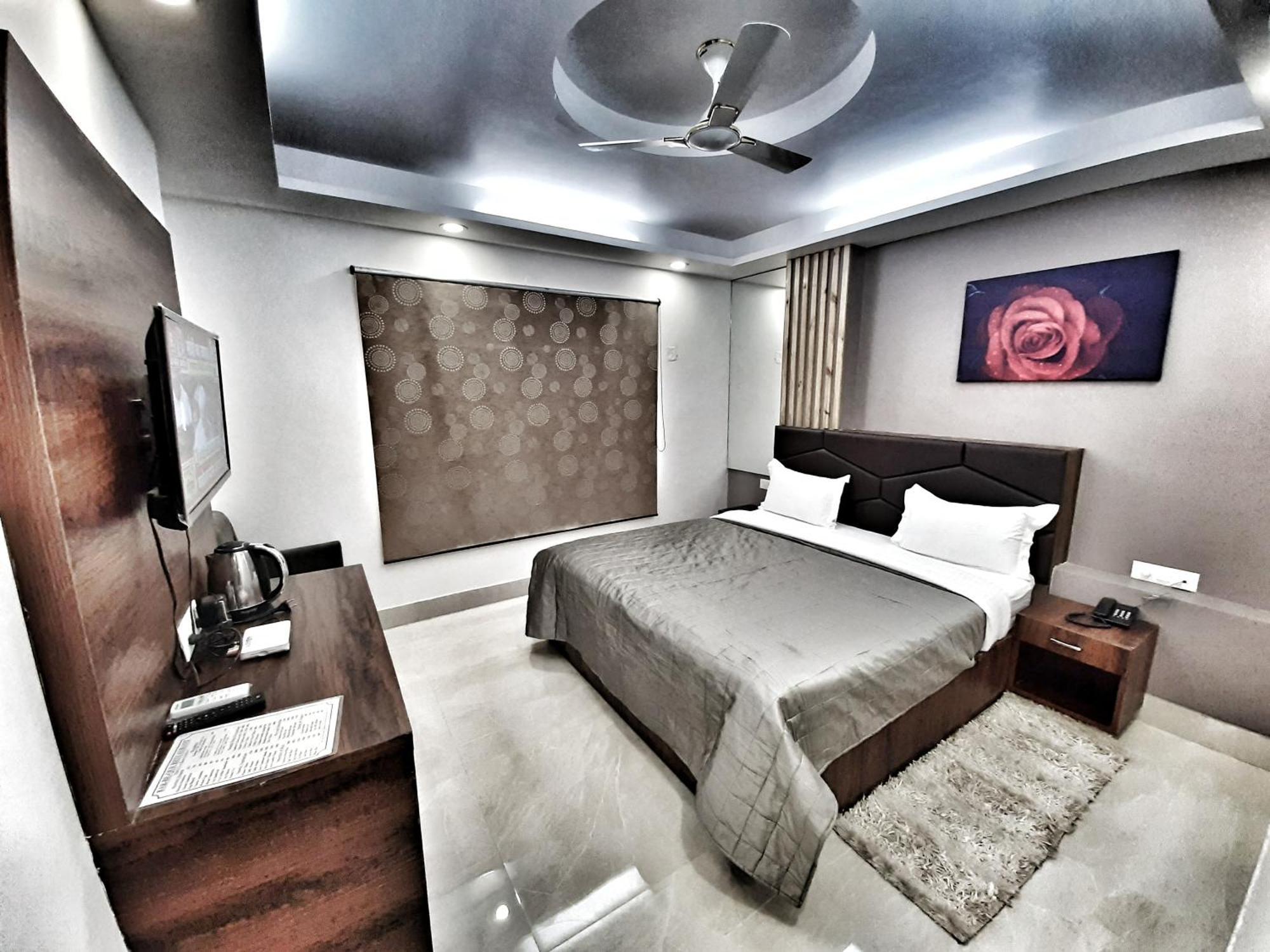 Airport Hotel Delhi Aerocity, 15 Mins Yashobhoomi Нью-Дели Экстерьер фото