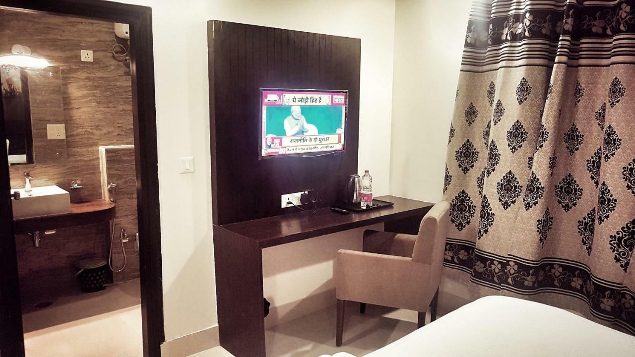 Airport Hotel Delhi Aerocity, 15 Mins Yashobhoomi Нью-Дели Экстерьер фото
